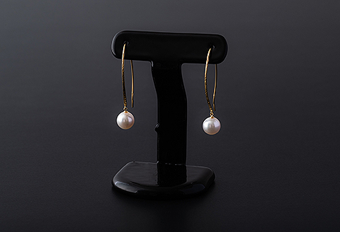 ゆらゆら揺れるアコヤ真珠フックピアス：C200-044