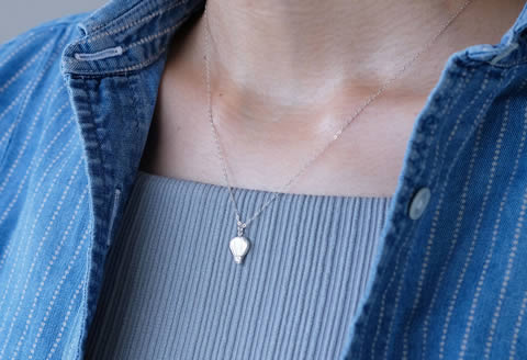 小粒で可愛い気球（バルーン）のシルバーペンダント：B270-006