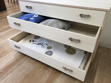 桐たんす クローゼット収納4段（キャスター付）：C136-004