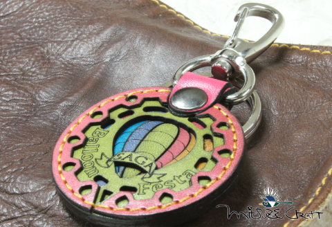 革製レーザーカットのキーホルダー「 アートキー・アリーナ」：B110-047