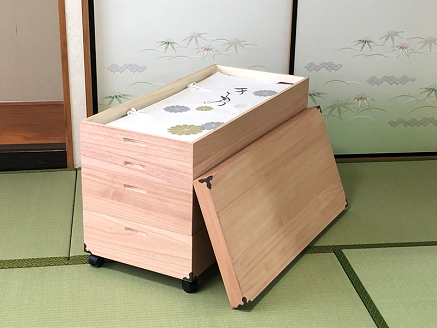 柿渋染め総桐衣裳箱 キャスター付浅深4段 PKR-4DC：B880-003