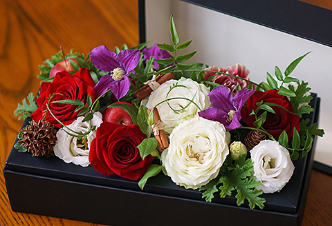 【定期便4回】季節の生花のフラワーボックス：B630-001