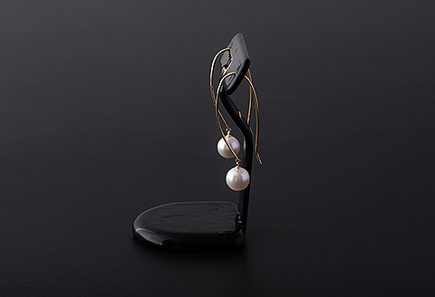 ゆらゆら揺れるアコヤ真珠フックピアス：C200-044