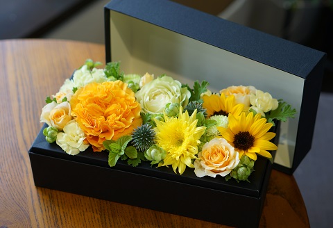 季節の生花のフラワーボックス：B160-019