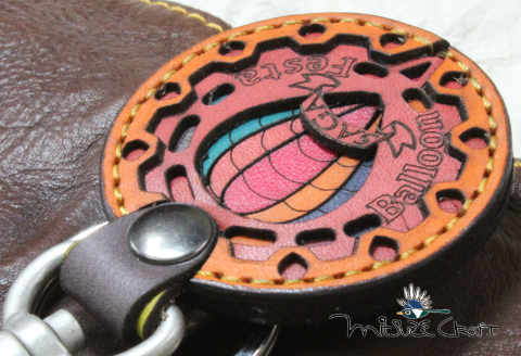 革製レーザーカットのキーホルダー「 アートキー・アリーナ」：B110-047