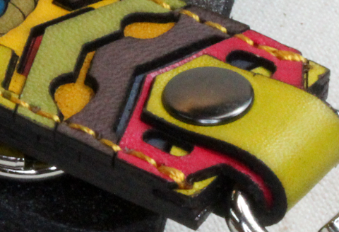 革製レーザーカットのキーホルダー「 アートキー・トーテム」：B110-049