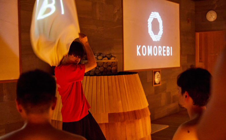 源泉掛け流し温泉 佐賀の湯処 KOMOREBI 入浴券 4枚 温泉 チケット 入浴券 こもれび KOMOREBI サウナ アウフグース 体験 源泉 炭酸水素塩泉 セルフロウリュ バレルサウナ 露天風呂 九州 佐賀県 佐賀市 湯どころ：B170-022