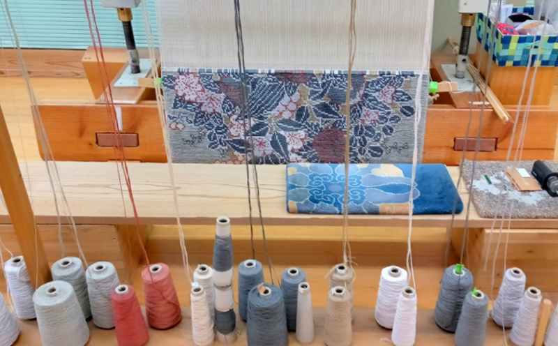 十四代今泉今右衛門氏デザイン 四季花文「Sikihanamon」 鍋島緞通 ：D500-002