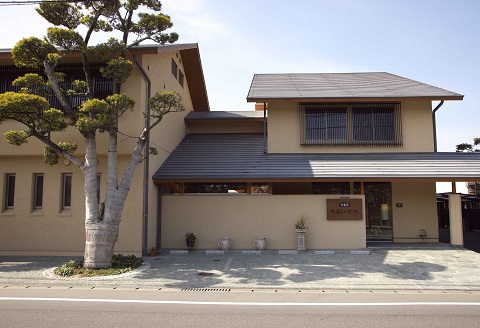 鍋島緞通 [手刺繍] 花菱龍唐草縁まんじ文 玉子地：C409-003