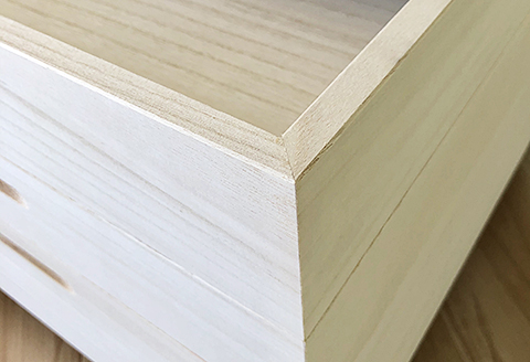 桐たんす 移動も楽々キャスター付きの着物収納 桐箱4段：B750-005