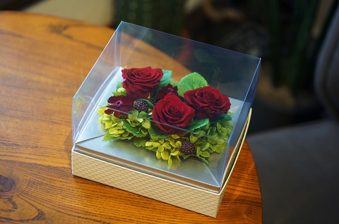 プリザーブドフラワーBOX M：B230-008