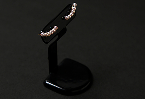 横ラインが新鮮！べビーアコヤ真珠ピアス：C121-013