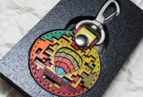 革製レーザーカットのキーホルダー「 アートキー・ダンジョン」：B110-048