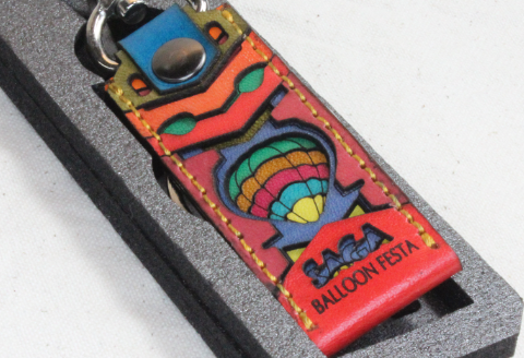 革製レーザーカットのキーホルダー「 アートキー・トーテム」：B110-049