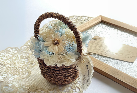 ドライフラワーバスケットアレンジ　ブルー：B240-018