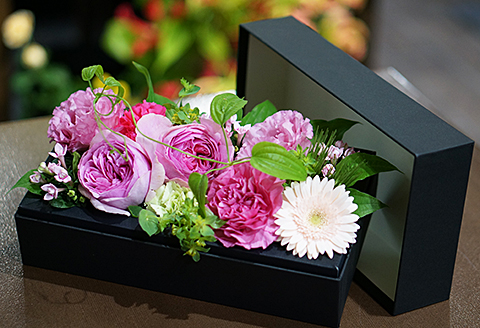 【定期便4回】季節の生花のフラワーボックス：B630-001