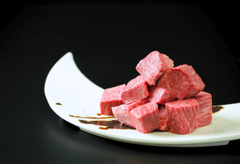 佐賀牛赤身サイコロステーキ 300g：B140-046