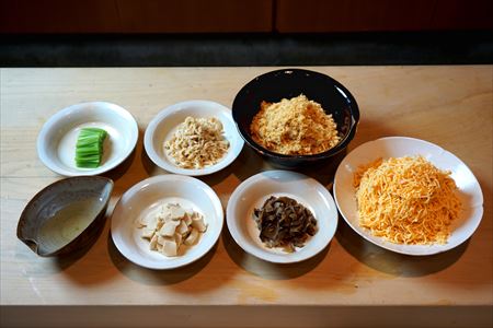 玄界灘の鰆(さわら)そぼろ寿司セット(5～6人前) 九州唐津の日本料理店 花菱からお届け ギフト