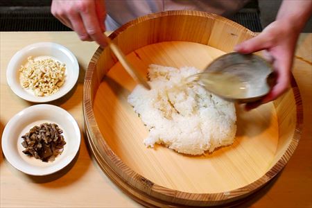 玄界灘の鰆(さわら)そぼろ寿司と佐賀県産すっぽんスープのセット 九州唐津の日本料理店 花菱からお届け ギフト