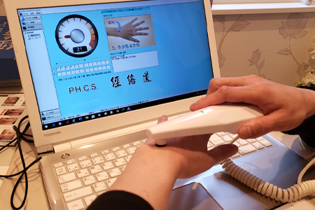 全身排毒リンパ60分＋経絡測定20分付 天然生薬の漢方アロマ 完全個室のプライベート空間 エステ