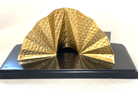 金属製 黄金孔雀(単品) 観賞用 装飾品 工芸 置物 透明プラスティックケース