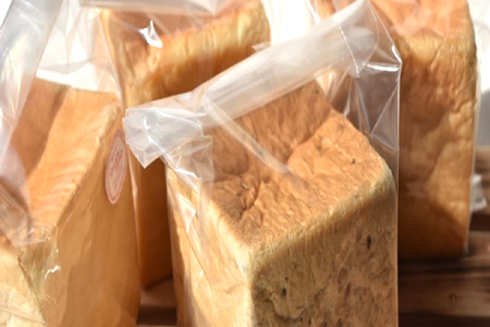 食パン 1斤 4個入(純食×2斤・白苺と白あん・紅茶とオレンジ) 生クリームは純生クリーム最高峰『あじわい』を使用 バター・小麦粉も国産