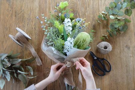 枯れないお花 アーティフィシャルフラワーのグリーンスワッグ 長さ約55~58cm 幅28~30cm 奥行き約17~20cm ギフト 全てラッピング発送