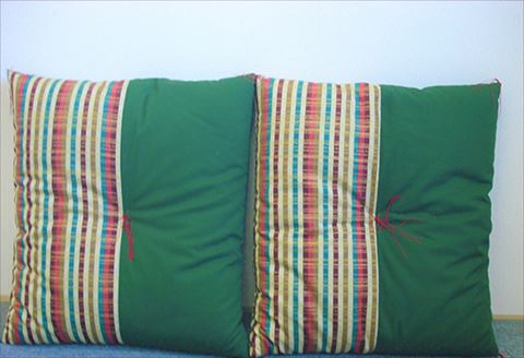 座布団 2枚組 (グリ－ン系)55cm×59cm 寝装店の手作り