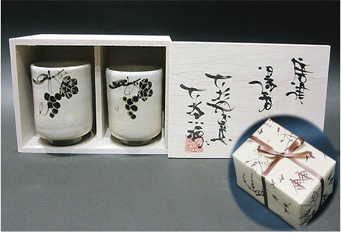 唐津焼 絵粉引唐津 夫婦湯呑(ぶどう) お茶 お祝い ペア ギフト