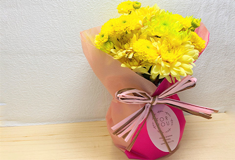 贈り物に そのまま飾れるスタンドマムブーケ pop yellow(イエロー系) 水替え不要 生花 お花 お祝 記念日 プレゼント