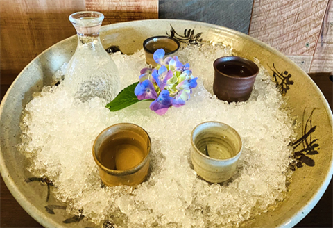 万齢 特別純米酒超辛口 1800ml 1本 超辛口なのに旨味を表現 常温 ぬる燗 熱燗と幅広く味わえます 贈答用