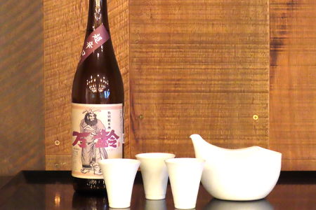 万齢 特別純米超辛口 純米焼酎おおち 720ml各一本(合計2本) 超辛口なのに旨味を表現 常温ぬる燗熱燗 ほのかな吟醸香と豊潤な味わい 三段仕込みの中厚蒸留仕込み