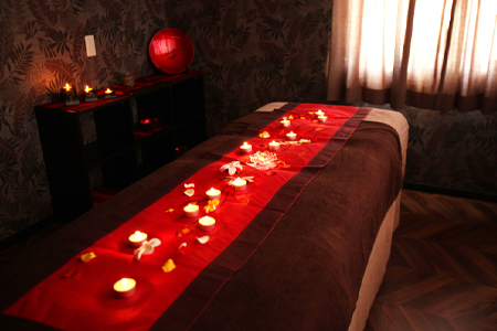 全身排毒リンパ60分＋経絡測定20分付 天然生薬の漢方アロマ 完全個室のプライベート空間 エステ