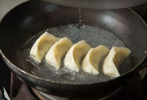 丹精込めた手仕込み自家製餃子たっぷり60個 小分け20個×3袋 老舗ラーメン店もう一つの主役!