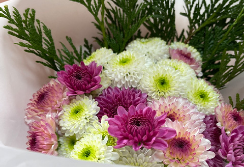 仏花におすすめ そのまま飾れるお供えスタンドマムブーケ 水替え不要 生花 お花