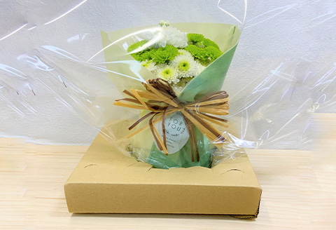 贈り物に そのまま飾れるスタンドマムブーケ cool green(グリーン系) 水替え不要 生花 お花 お祝 記念日 プレゼント