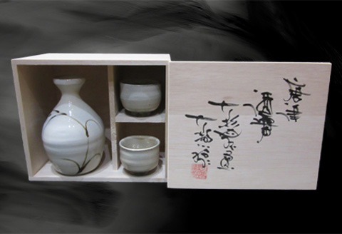 唐津焼 絵粉引唐津酒器セット(登り草) 徳利1個・ぐい飲み2個 お酒