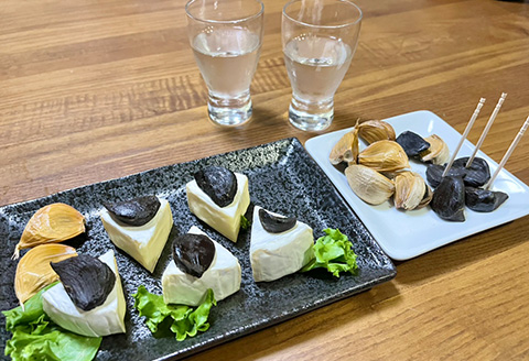 『先行予約』【令和7年7月より順次発送】こみねさんちの黒にんにく 120g スタミナ 野菜 ガーリック ニンニク 大蒜 国産 健康