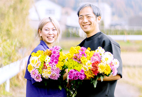贈り物に そのまま飾れるスタンドマムブーケ pop yellow(イエロー系) 水替え不要 生花 お花 お祝 記念日 プレゼント