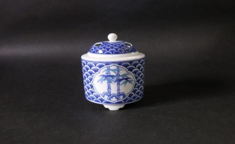 【伊万里焼】色鍋島筒形青海波松竹梅文香炉【市川冬山窯】 037-H1223