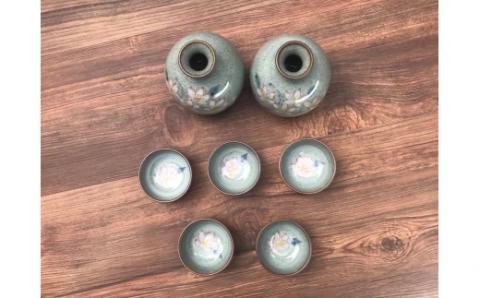 【伊万里焼】染付桜文 貫入造り酒器揃 056-H684