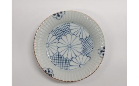 【伊万里焼】染付菊文・七宝文渕彫皿セット 032-H707