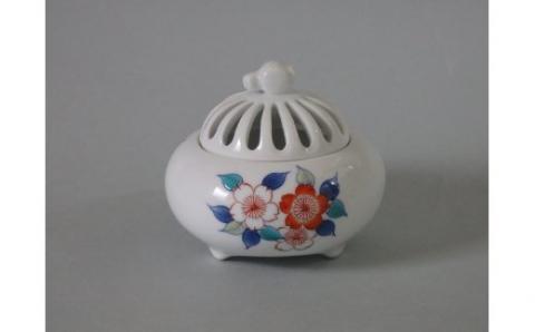【伊万里焼】市川冬山窯「色鍋島桜文蕪型香炉」 037-H1233