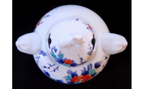 【伊万里焼】市川冬山窯「色鍋島牡丹文遊環香炉」 037-H1237