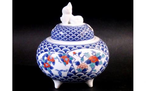 【伊万里焼】市川冬山窯「色鍋島青海波扇文香炉」 037-H753