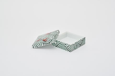 伊万里陶苑 遊鯉紋陶箱・中 070-H971