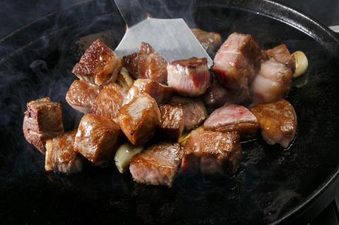 三栄の佐賀牛サイコロステーキ（約300g） 167-J886