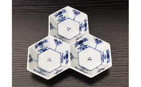 伊万里焼 ウロコ芙蓉手（青・赤）毘沙門三品盛 165-H1059