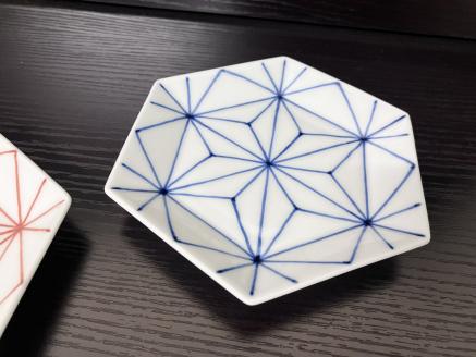 伊万里焼 麻の葉亀甲小皿（青・赤）セット 165-H1075