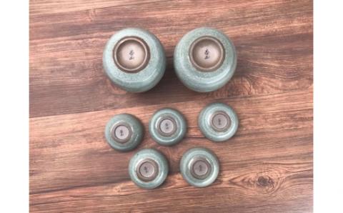 【伊万里焼】染付桜文 貫入造り酒器揃 056-H684